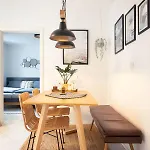 Sohana Lifestyle I Leilani's & Saskia's I * רוסט